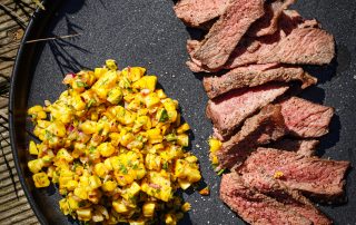 Roastbeef-Steak auf dem Teller Serviert