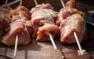 Schweinefilet-Spieße glasiert