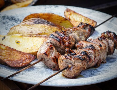 SCHWEINFILET-SPIEẞE MIT ROSMARIN-KARTOFFELN